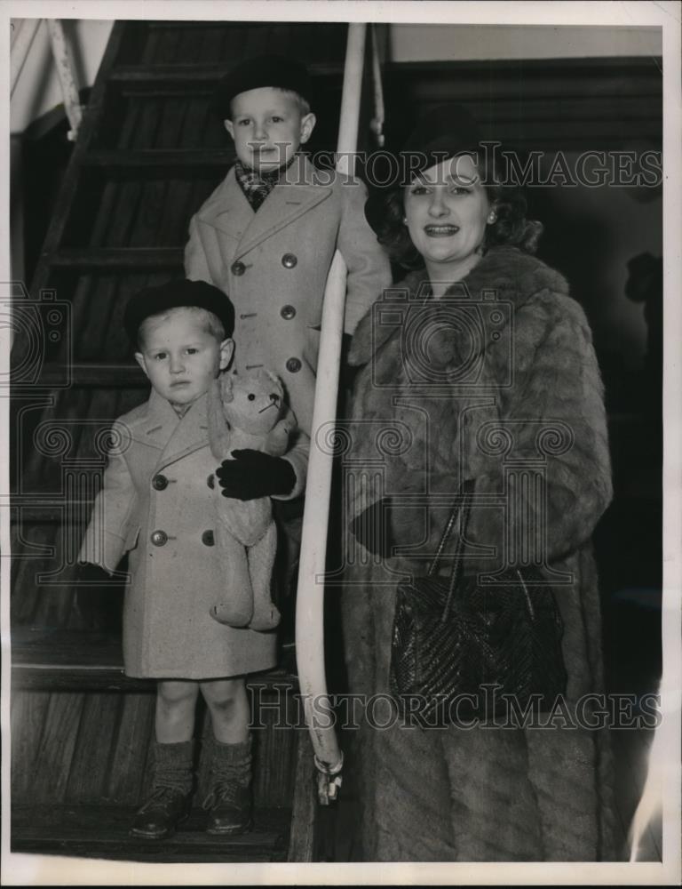 1940 Press Photo New York Arrival Mrs. Maurice Blin aka Jean Kalbfleisch NYC - Historic Images