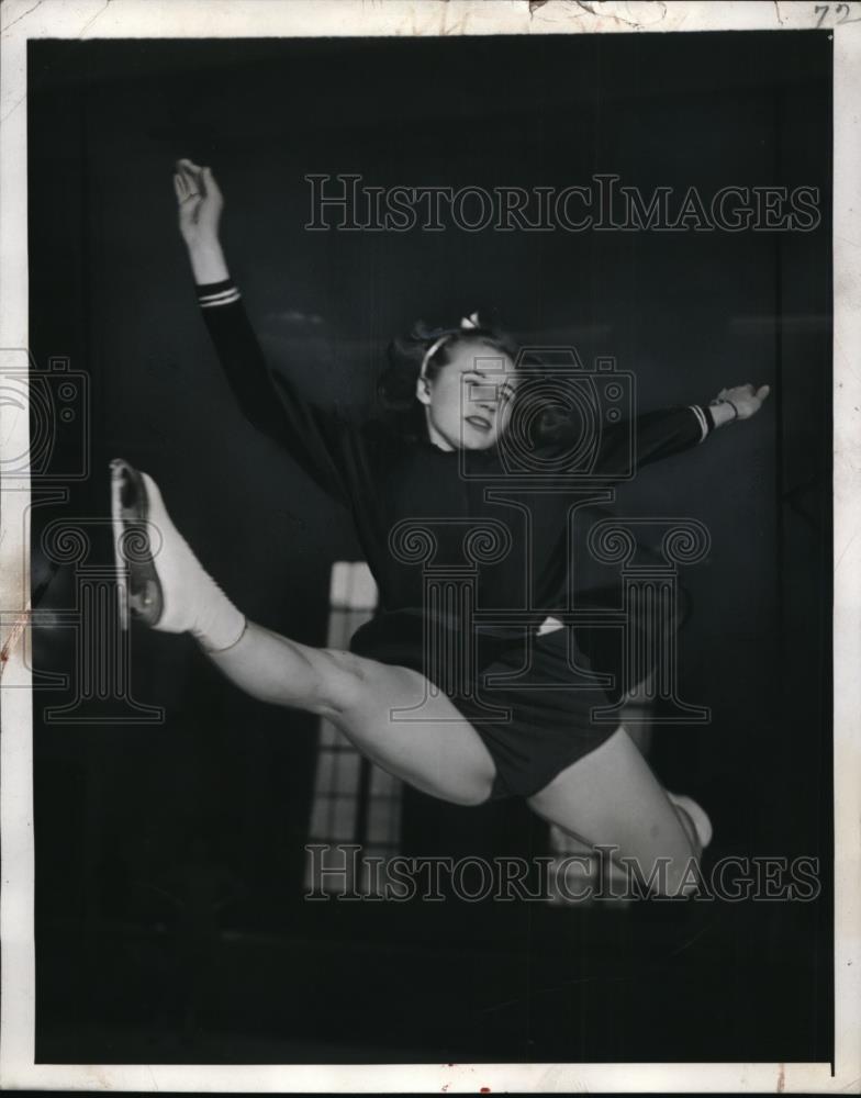 1942 Press Photo New York Iceland Skating Rink Practice Jump by Dorothy Goos NYC - Historic Images