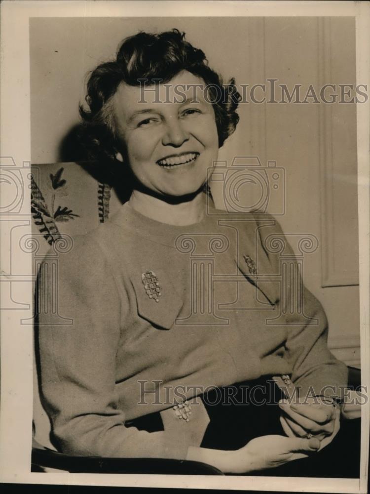 1940 Press Photo New York Mrs.Wendell L. Willke posed at her New York Home - Historic Images