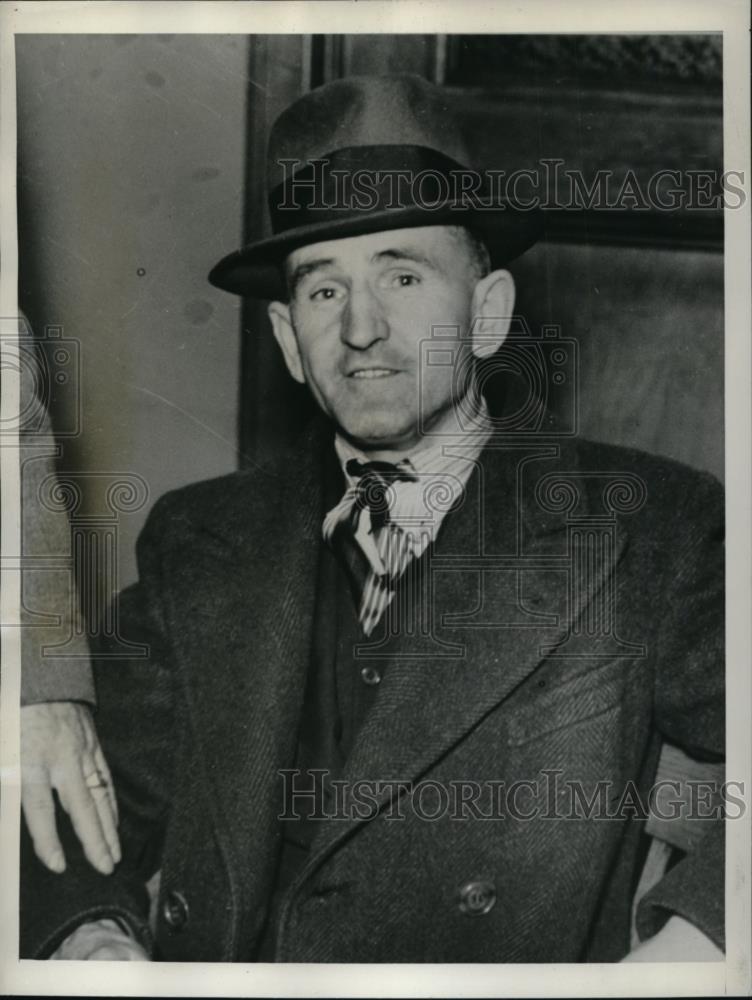 1940 Press Photo New York Benjamin Owens suing Mayor FH LaGuardia of NYC - Historic Images