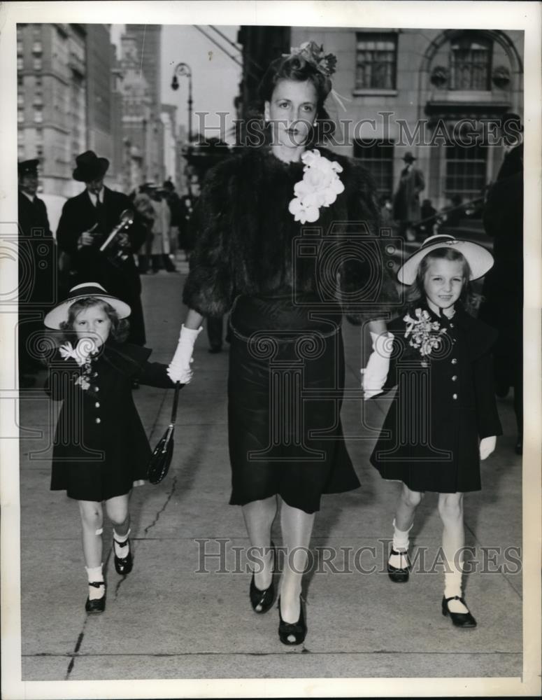 1941 Press Photo New York Mrs. Bruce Ryan, daughters Marie Louise and Dionne NYC - Historic Images