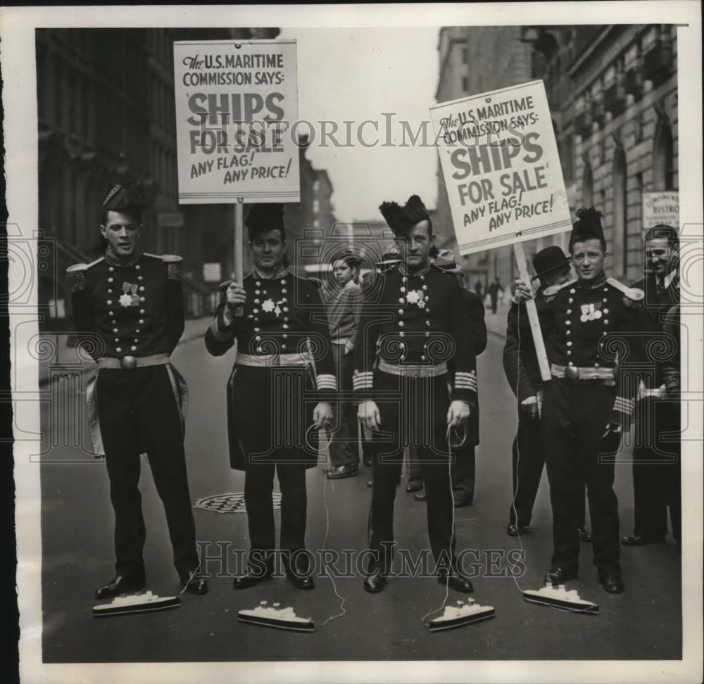 1940 Press Photo New York Natl. Maritime Union Dressed in May Day Parade NYC - Historic Images