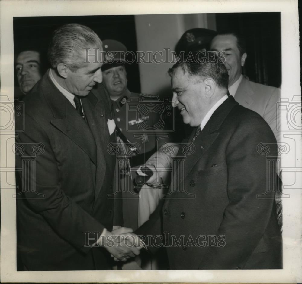 1945 Press Photo  New York Dr.Juan Antonio Rios and Mayor Fiorello H. LaGuardia - Historic Images