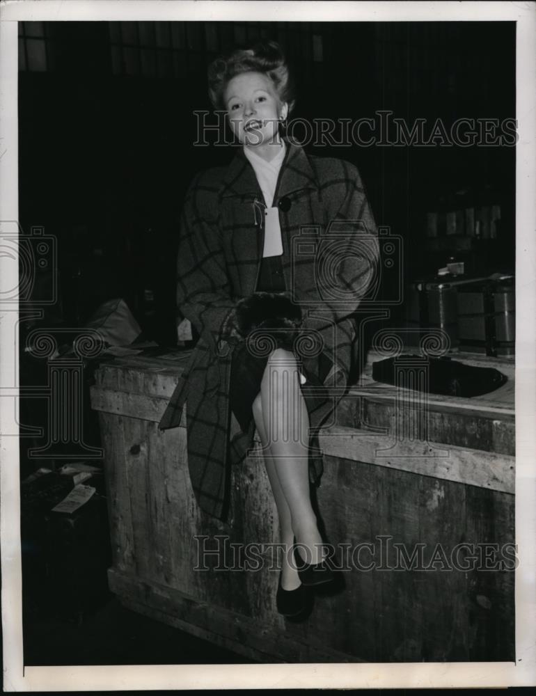 1946 Press Photo New York Mrs.Beatrice F.Horber,British Bride brought to U.S NYC - Historic Images