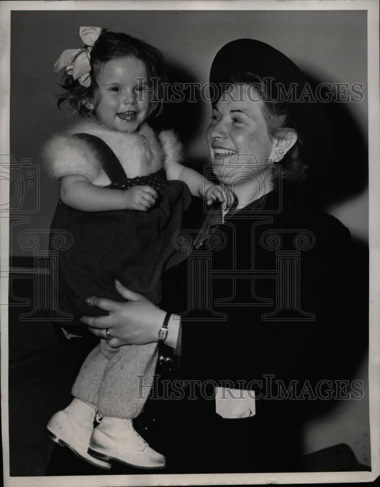 1946 Press Photo New York Mrs.Robert Vaughn, British Bride arrived in U.S NYC - Historic Images