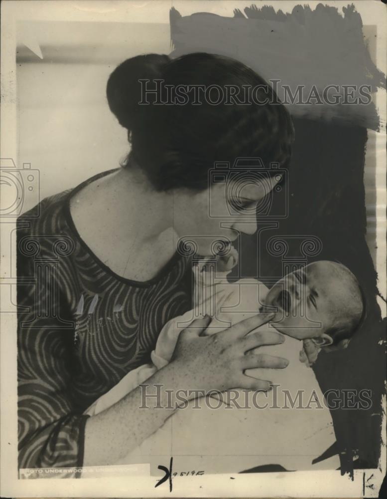 1924 Press Photo Mrs H.D. Locke of Haperville w/ Daughter Born with Tooth - Historic Images