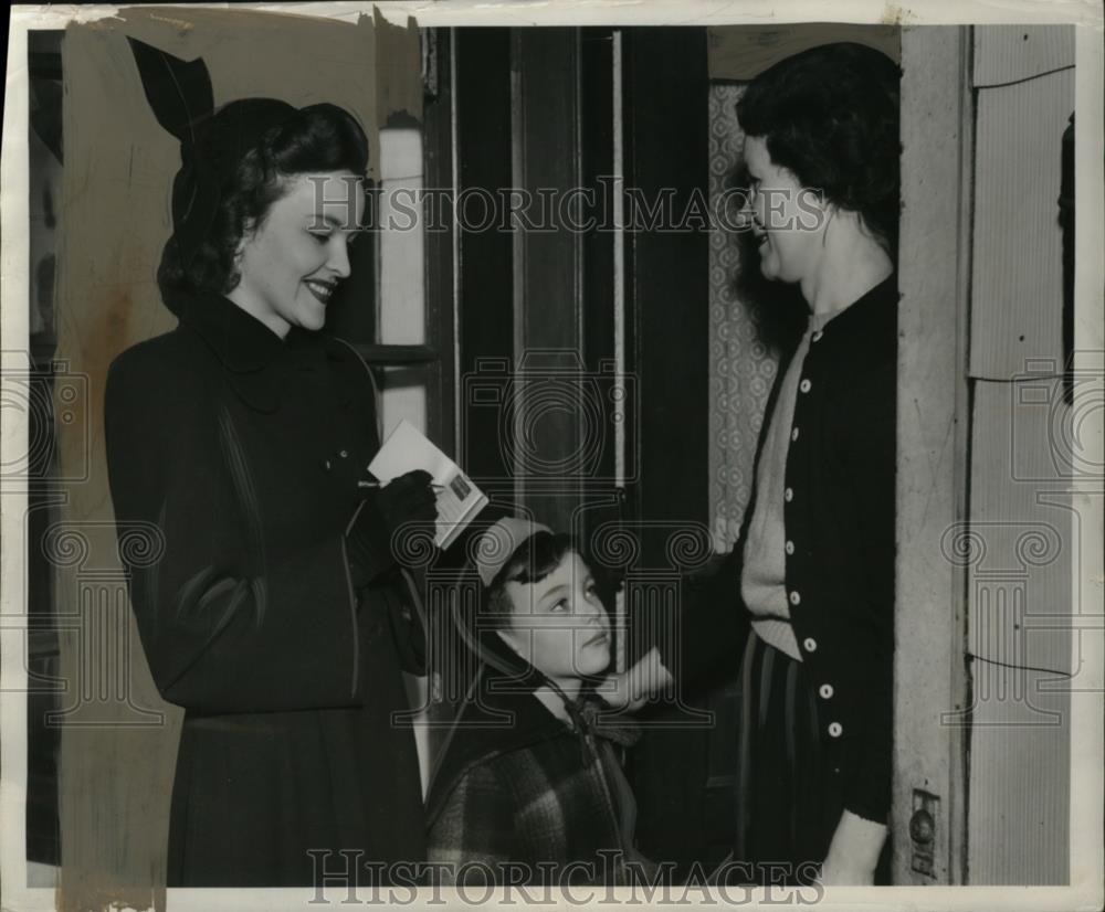 1950 Press Photo March Of Dimes canvassers Mrs. Ralph Rodkey &amp; her son Ralph Jr - Historic Images