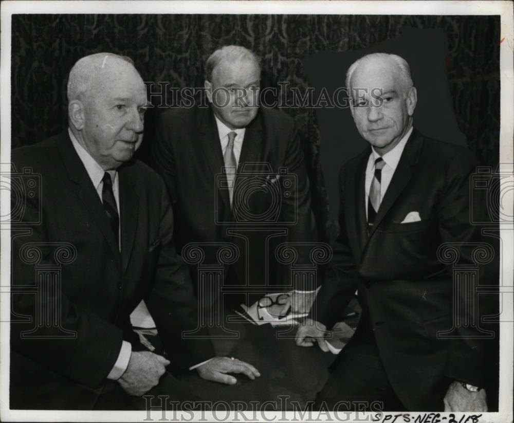 1969 Press Photo Warren Giles, Joe Cornin & William Eckert at meeting - Historic Images
