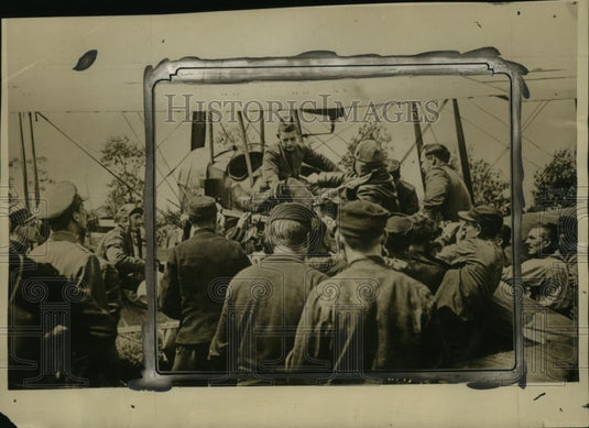 Press Photo British Airscout Wounded Spying on Germans Removed from Plane - Historic Images