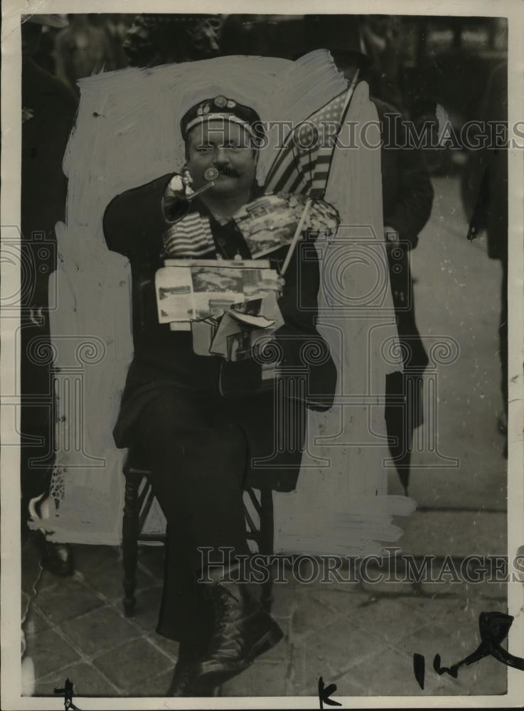 1927 Press Photo French War Veteran cleans up telling U.S. Governors - Historic Images