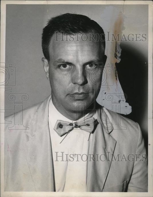 1955 Press Photo Robert E. Walker of Walker & Van Haglen Inc. - neo11546 - Historic Images