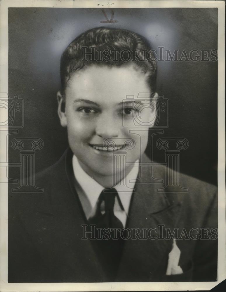1940 Press Photo Pauline Cox Poses as Male Waitress, Dallas, Texas - neo11681 - Historic Images