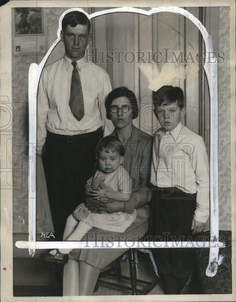 1929 Press Photo Father Raymond HOrst, Mrs. Zora, Ralph &amp; Elgee Dora Horst - Historic Images