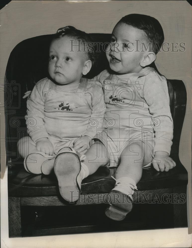 1950 Press Photo Two boys after welfare removed them from homes cleaned up - Historic Images