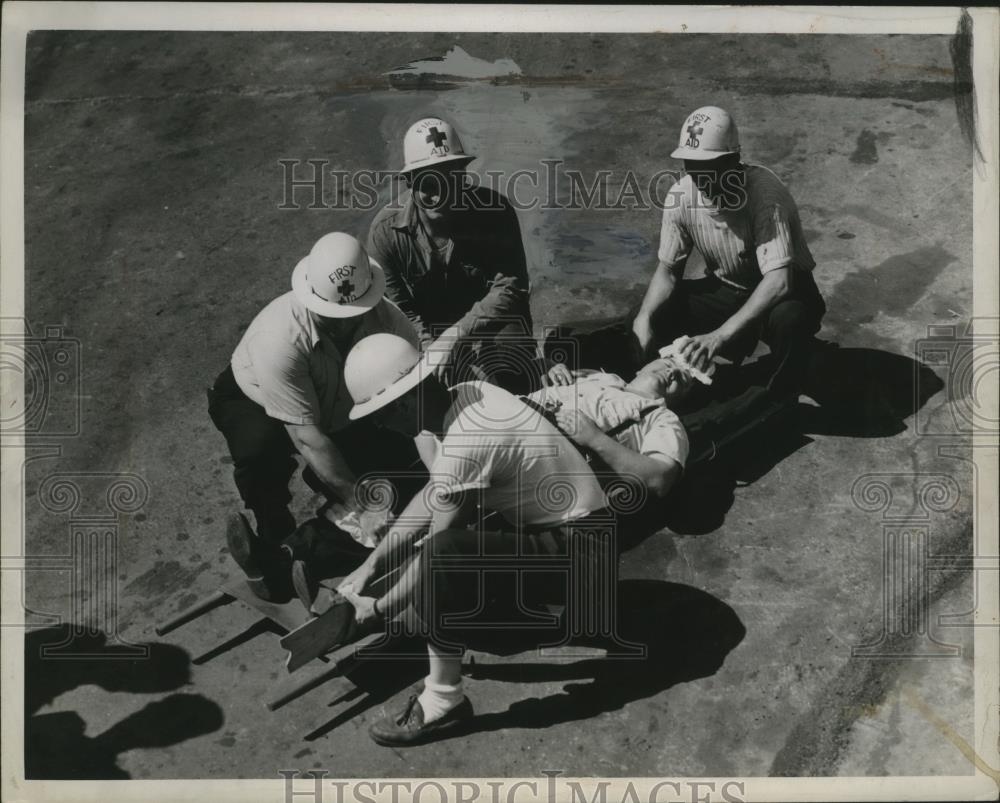 1944 Press Photo Man Injured at Aluminum Company of America - neo12042 - Historic Images