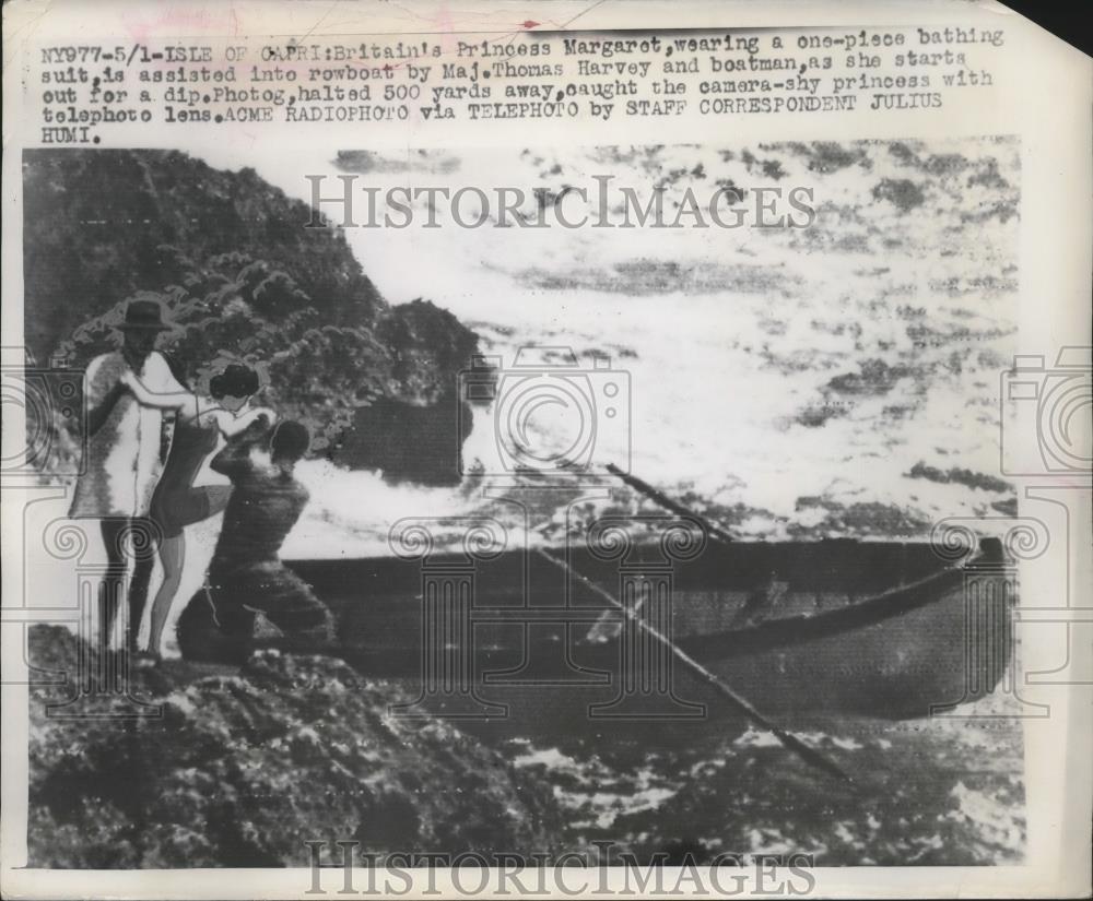 1949 Press Photo Britain&#39;s Princess Margaret in rowboat with Maj Thomas Harvey - Historic Images