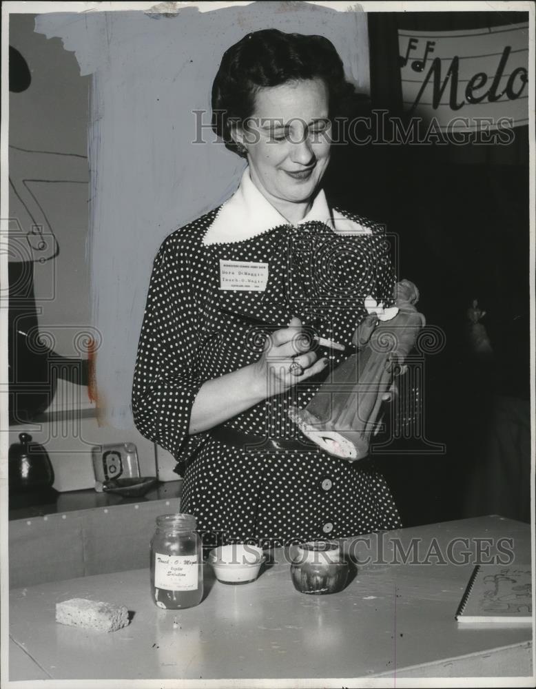 1954 Press Photo Dora DeMaggion of Michigan Glazing Ceramic Figures - neo14021 - Historic Images