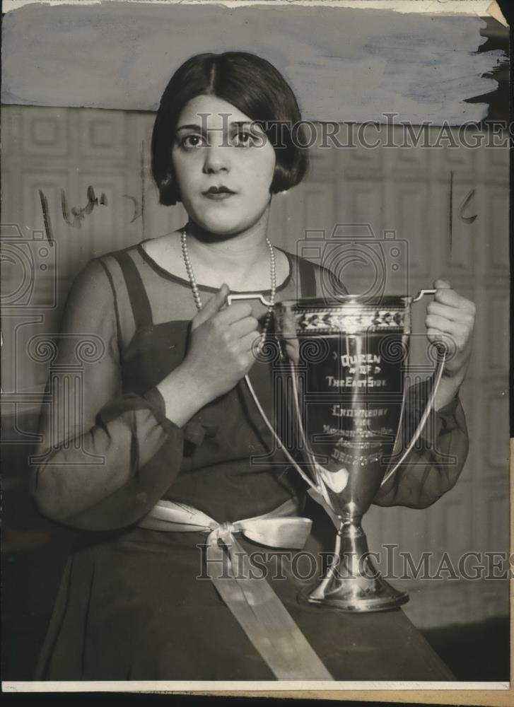 1925 Press Photo Mildred Siegel Elected Queen of East Side, Palm Garden - Historic Images