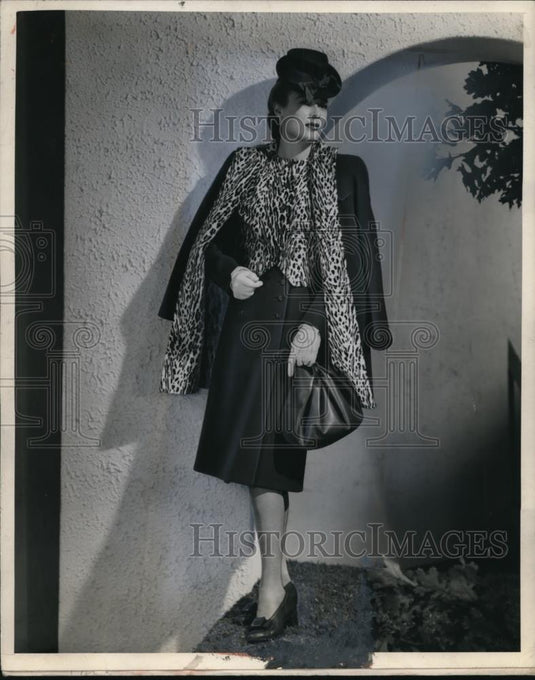 1944 Press Photo Du Pont Company Leopard Print Women's Outfit - neo14409 - Historic Images