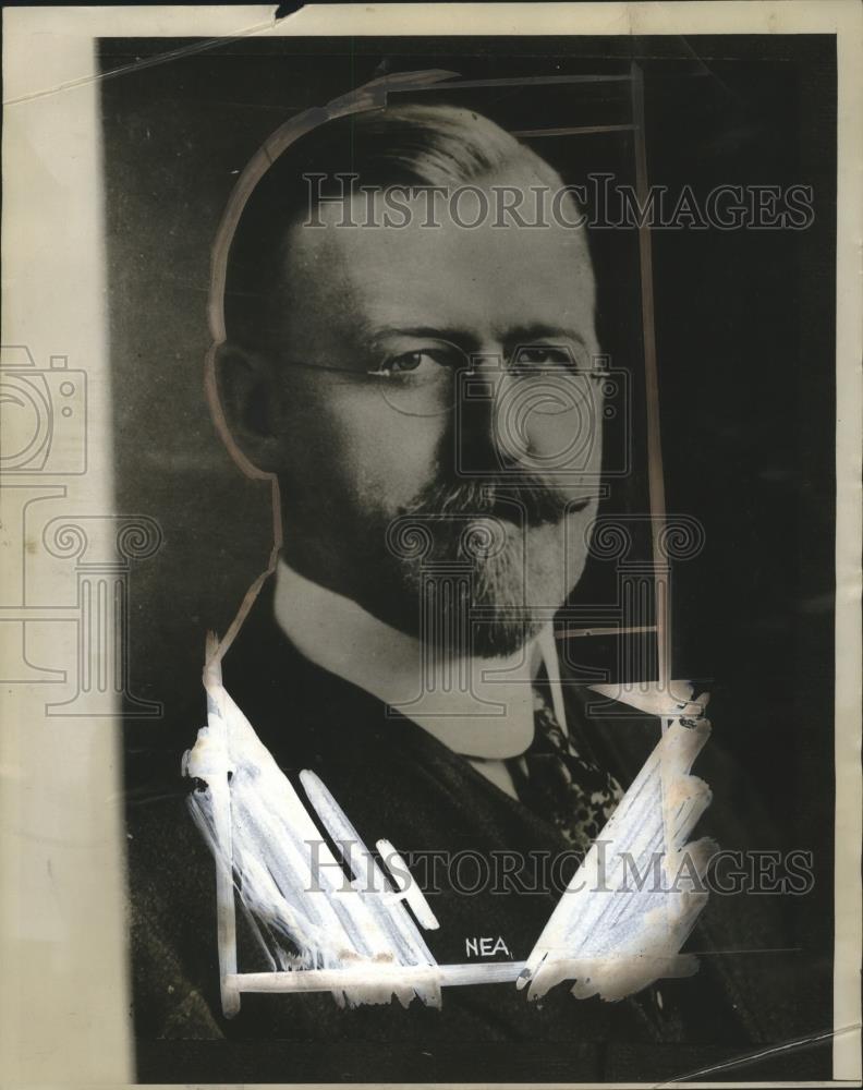 1928 Press Photo Dr. Edward H. Williams of Los Angeles  - neo15777 - Historic Images