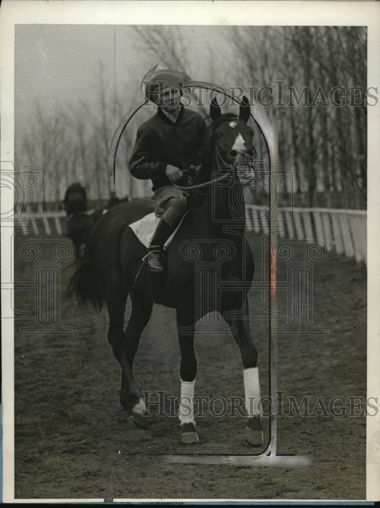 1928 Press Photo Jockey Earl Sande Rides at Belmont Park, New York - neo16087 - Historic Images