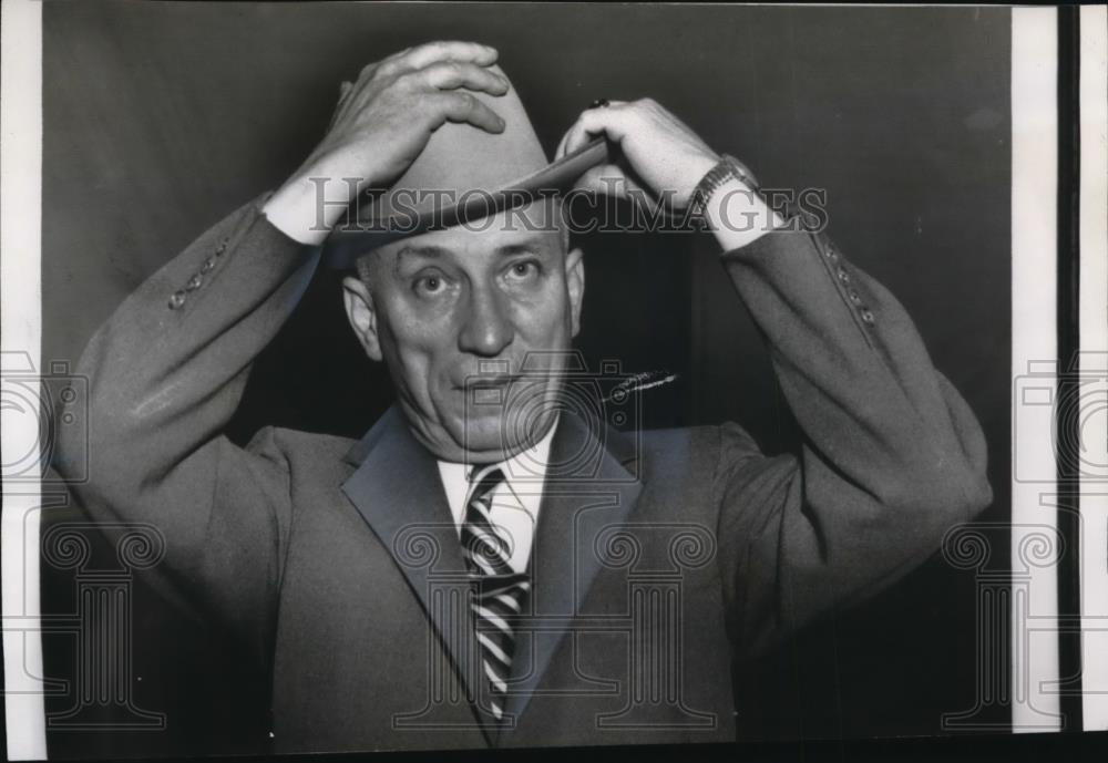 1958 Press Photo Congressman Morgan Moulder Leaving Interstate Commerce Hearing - Historic Images