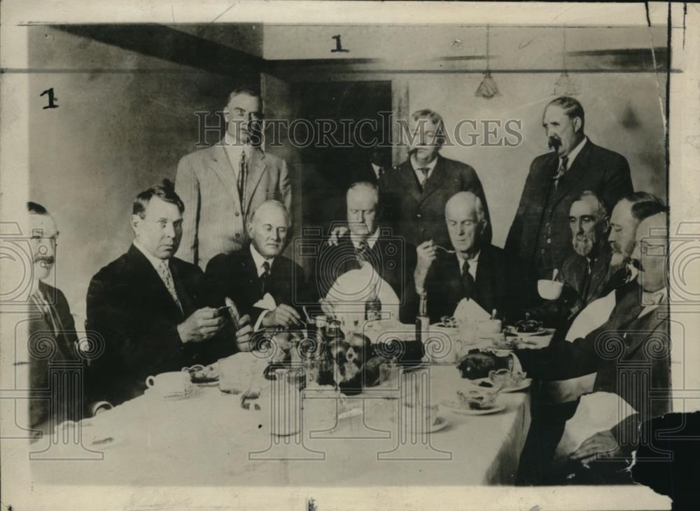 1911 Press Photo McNamara Jury eating under guard, Edward Lupton, Frank Cochran - Historic Images