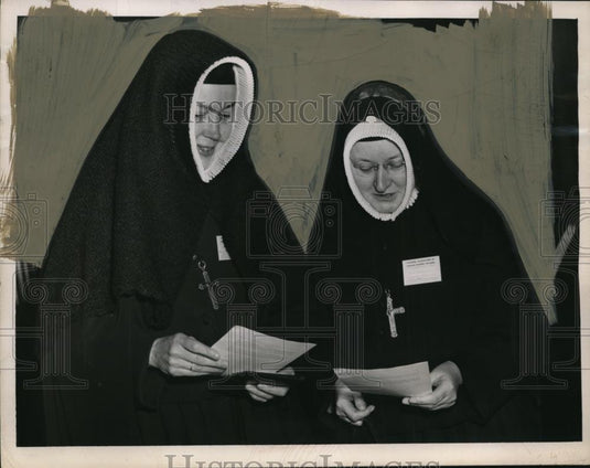 1949 Press Photo Mothers O'Byrne & Westoro of Manhattan College of Sacred Heart - Historic Images