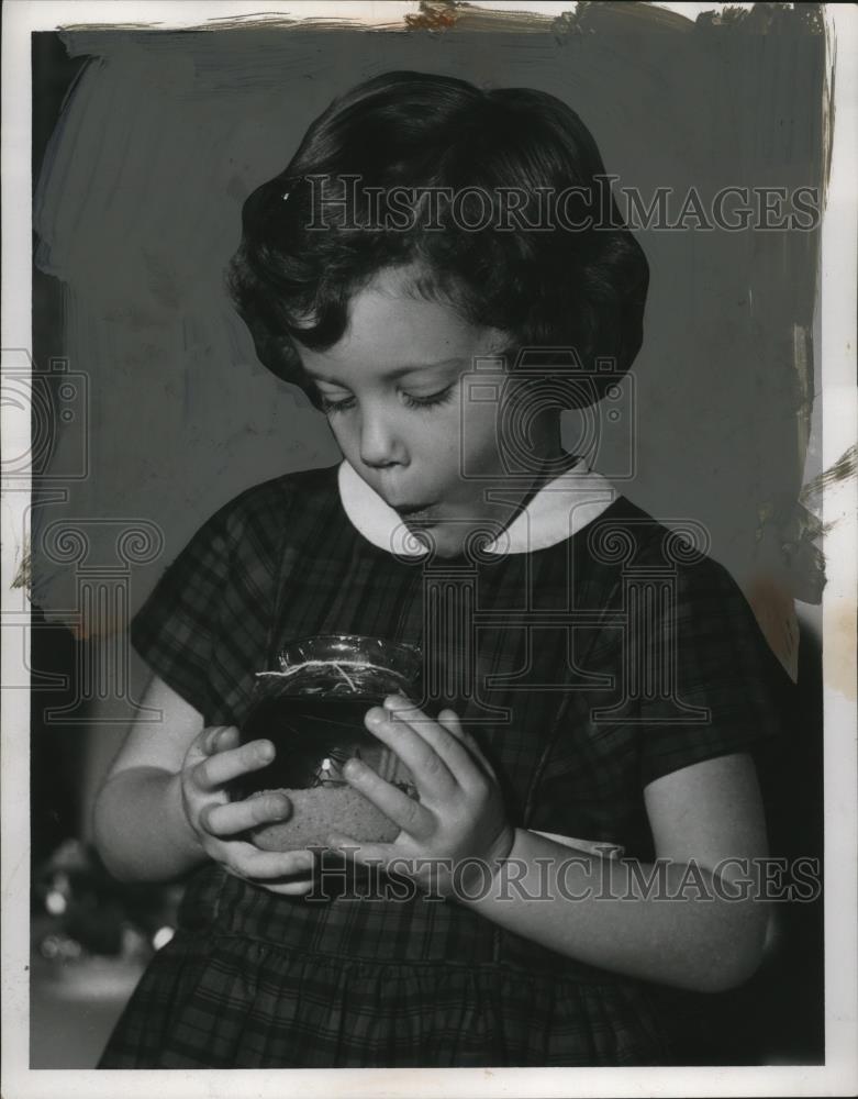 1955 Press Photo Gail Yoder Holding Goldfish - neo16952 - Historic Images