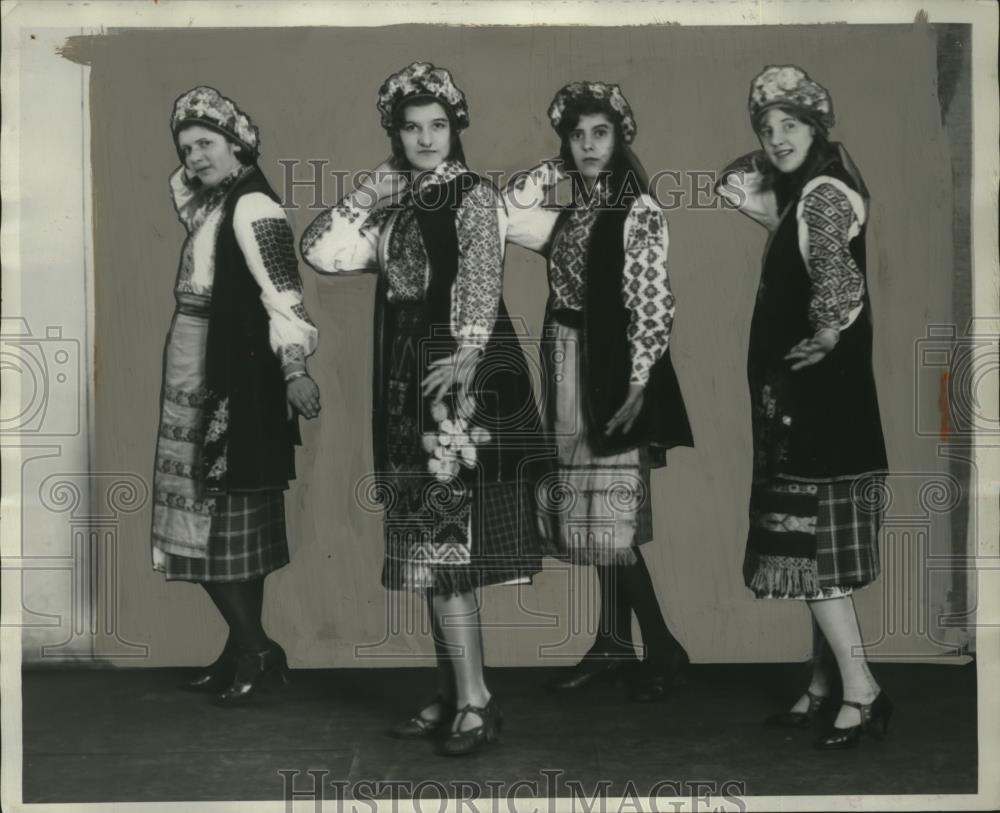 1929 Press Photo Ukranian Girls Elsie Yarosh, Mary Mural, Anna Trusz, etc. - Historic Images