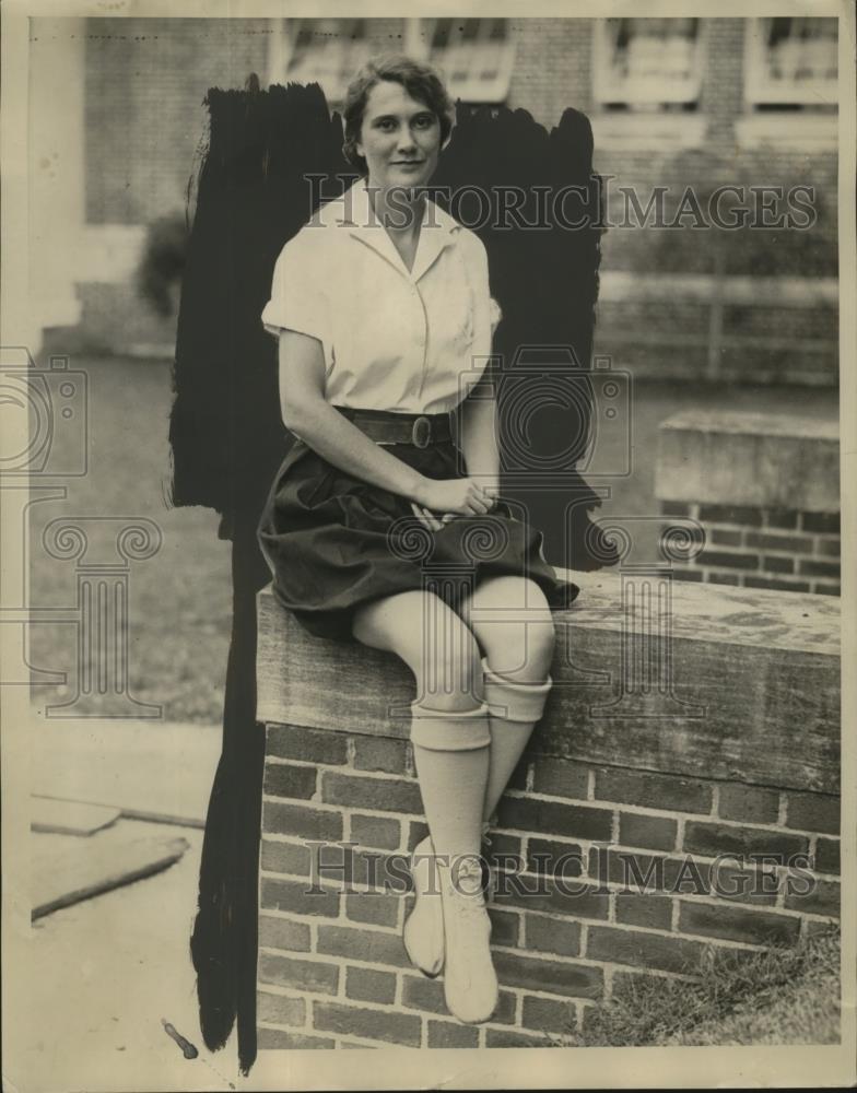 1929 Press Photo Gladys Williams of Tylane University, in New Athletic Uniform - Historic Images