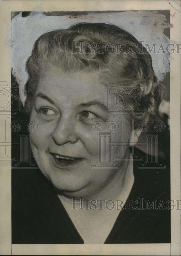 1941 Press Photo Mrs. Florence Kerr submitted Home Defense plant to Roosevelt - Historic Images