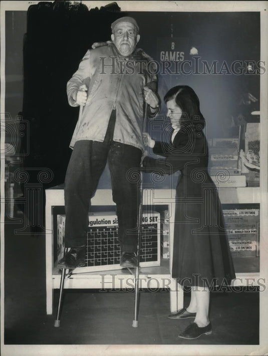 1959 Press Photo Abraham Pagol, Mrs Lorraine Lewis in a Cleveland Ohio play - Historic Images