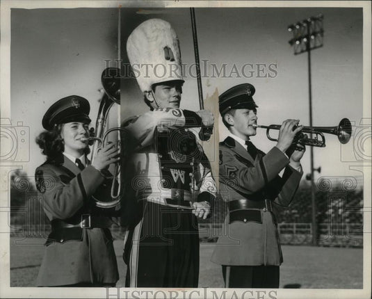 1945 Press Photo Shirley Kempf, Gene Kent & Dont Bantz play in marching band - Historic Images