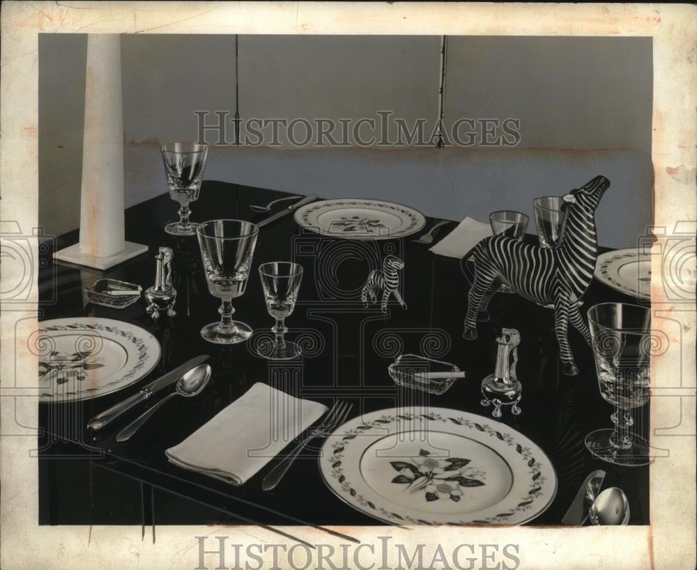 1942 Press Photo Formal Table Setting with $10 Puritan Lighters - neo19673 - Historic Images