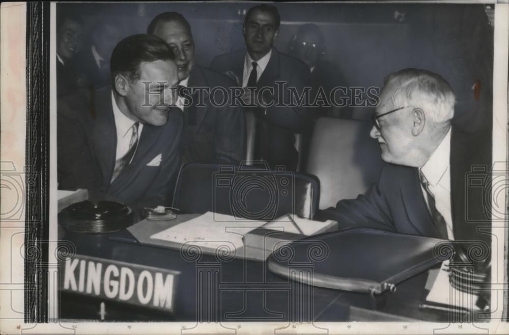 1954 Press Photo United Nations, NY. Henry C. Lodge Shakes with Andrei Vishinsky - Historic Images