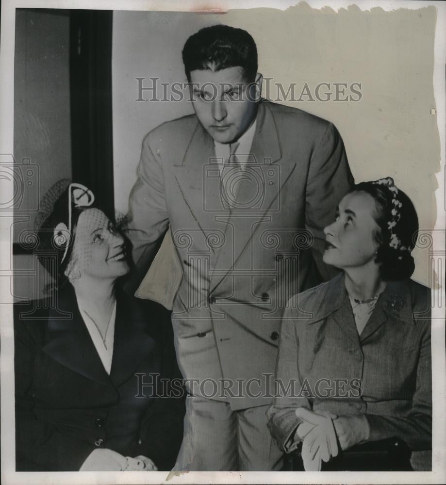 1952 Press Photo Harry A. Jarvinon, Mrs. Margaret Mustapas, &amp; Wife, Sirkka - Historic Images