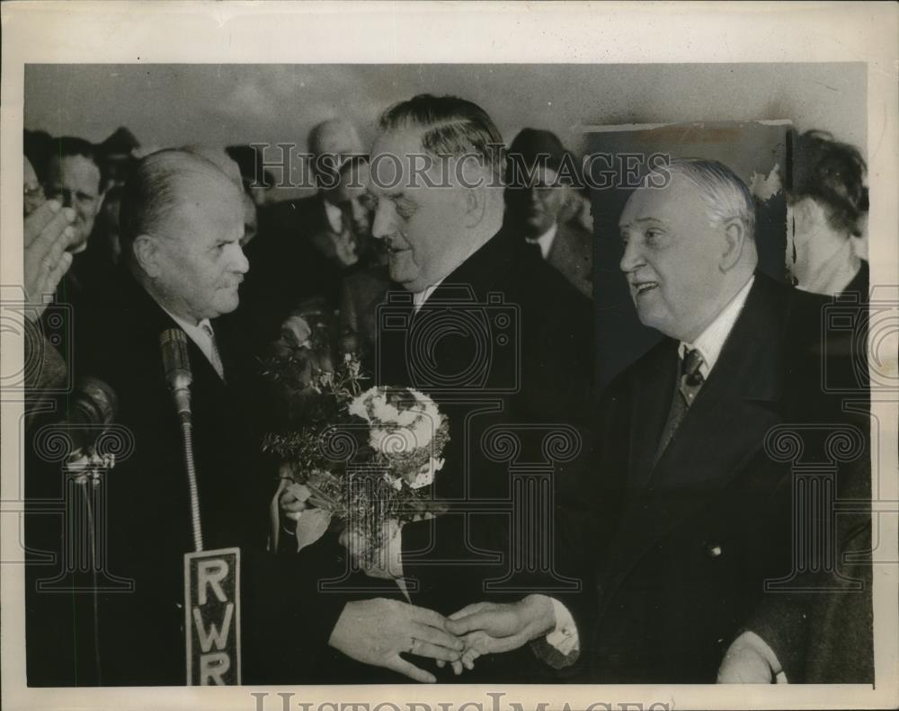 1955 Press Photo Austrian Minister of Agriculture, Franz Jhoma & Adolf Schaerf - Historic Images