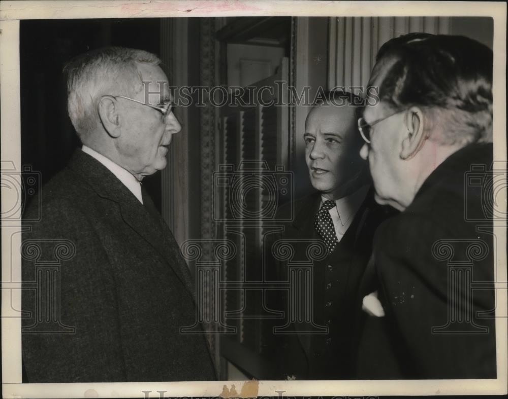 1943 Press Photo Admiral William H. Standley talks to reporters at State Dept. - Historic Images