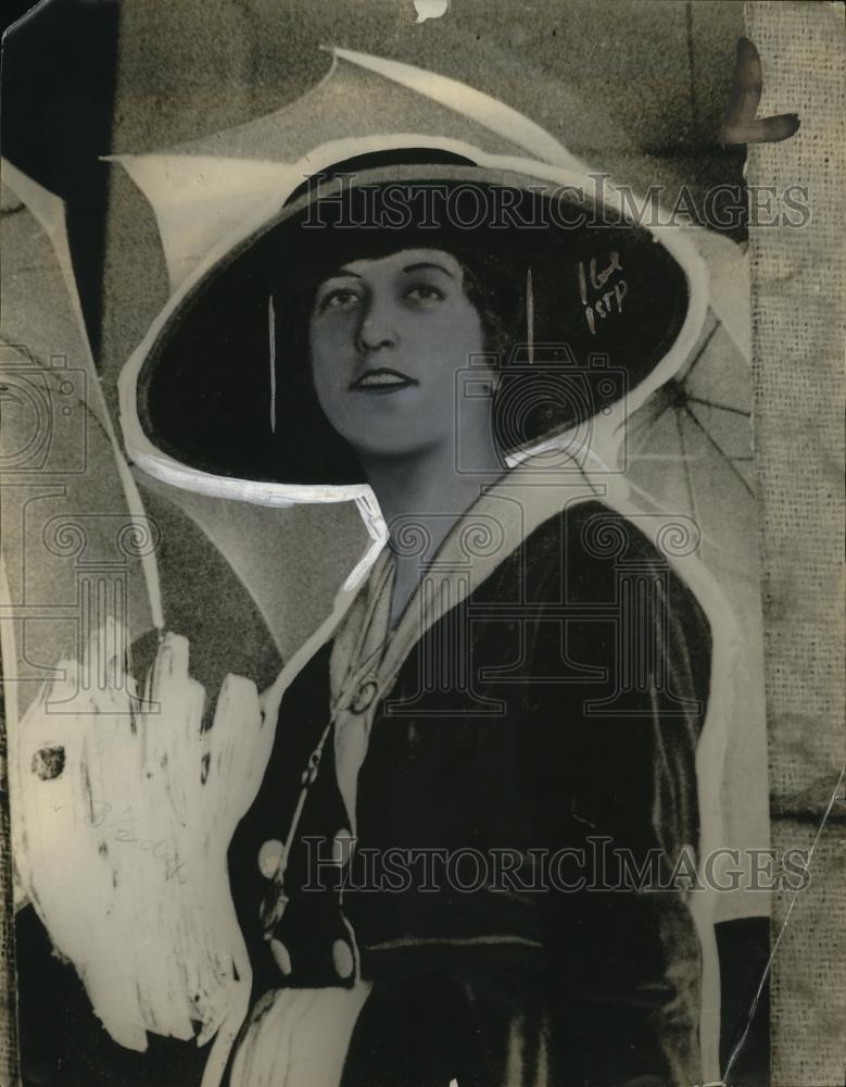 1921 Press Photo Ms. Alice Johnson, Society Girl, to Become Nurse - neo21121 - Historic Images