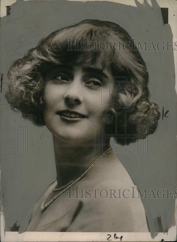 1925 Press Photo Ms. Guesnier Voted Prettiest Woman in France - neo21376 - Historic Images