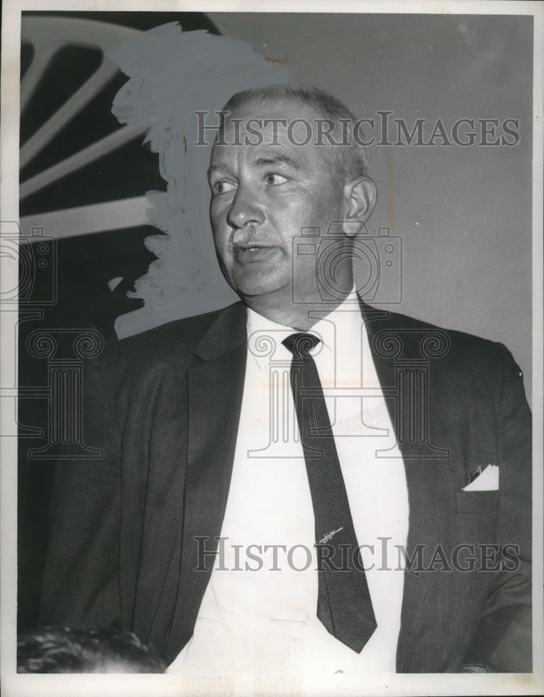 1962 Press Photo Elton McBroom, 85 E 212th St, Euclid - neo21501 - Historic Images