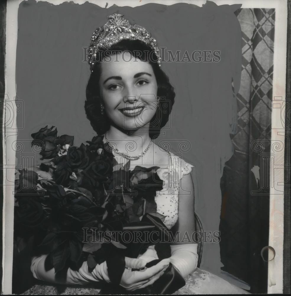 1956 Press Photo Ann Mossberg Queen of Pasadena Tournament of Roses - neo21759 - Historic Images