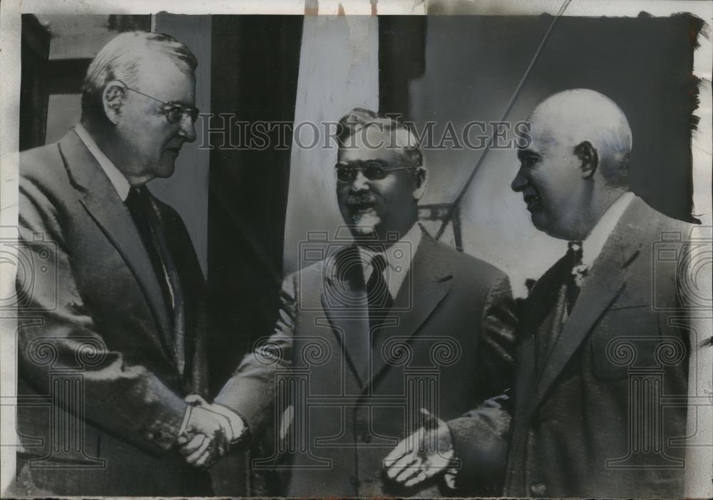 1955 Press Photo Nikolai Bulganin Welcomes John Foster Dulles to Geneva Lunch - Historic Images