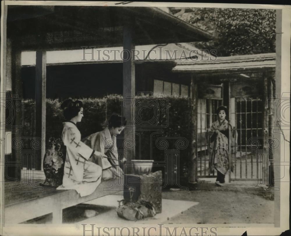 1928 Press Photo Separate gardens for women at well to do homes in Japan - Historic Images