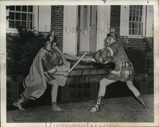 1941 Press Photo  Harvard's Thomas Duffleid & Milos Safranek as Roman Gladiators - Historic Images