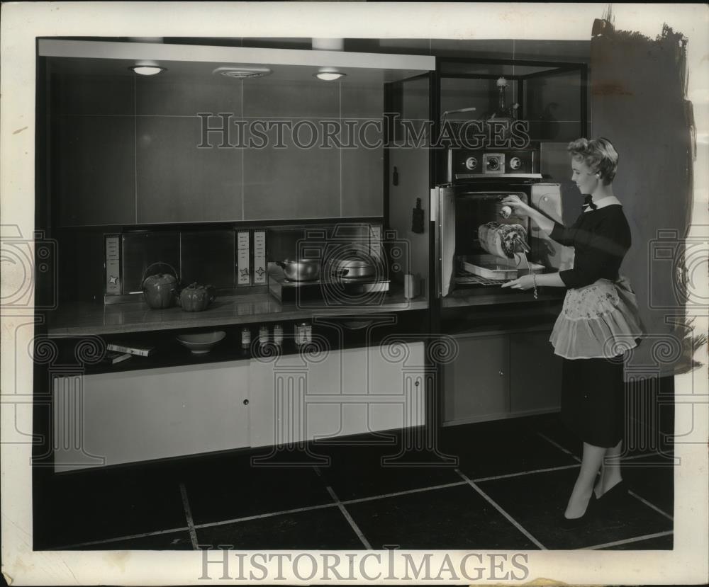 1956 Press Photo Frigidaire&#39;s new oven with built in rotisserie - neo22425 - Historic Images