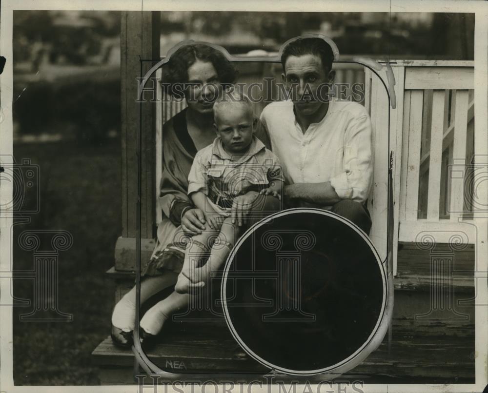 1928 Press Photo Cornelius Beatty, Wife, &amp; Son Paul - neo23575 - Historic Images