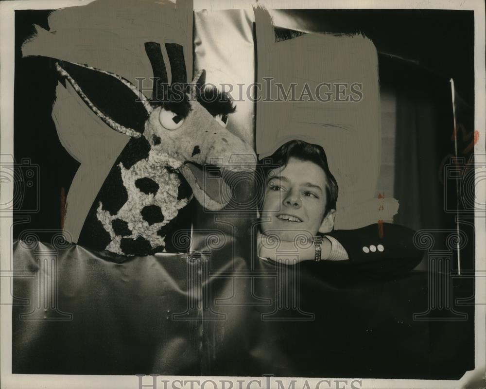 1949 Press Photo John McDowell &amp; Puppet, WXEL - neo23637 - Historic Images