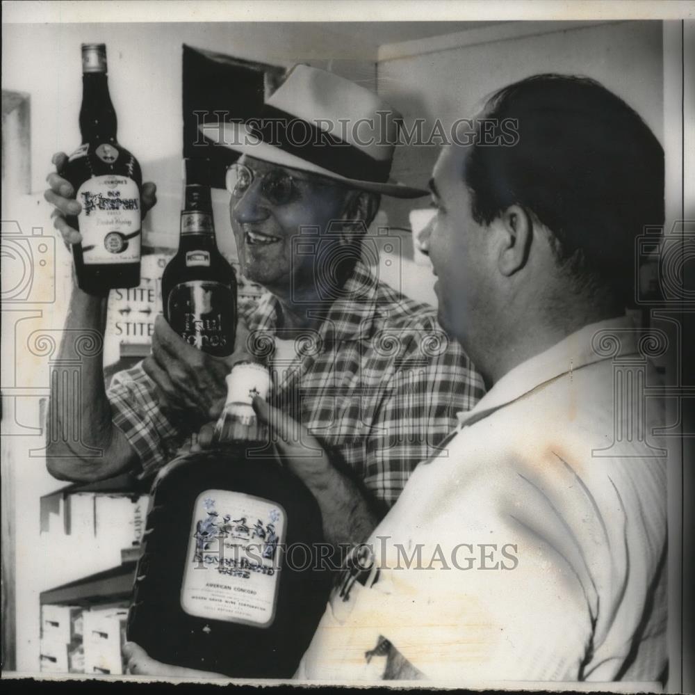 1959 Press Photo E B Early at Jorel Murphy Liquor Store Oklahoma Prohibition End - Historic Images